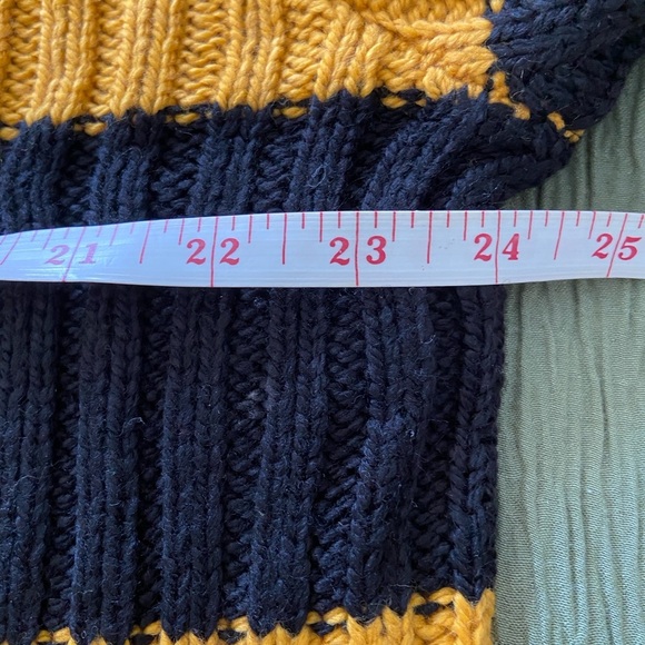 Harry Potter collection Warner bros Hufflepuff Qudditch crewneck sweater - Picture 5 of 7